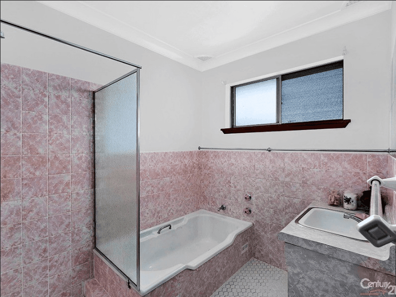 Original bedroom layout and decor